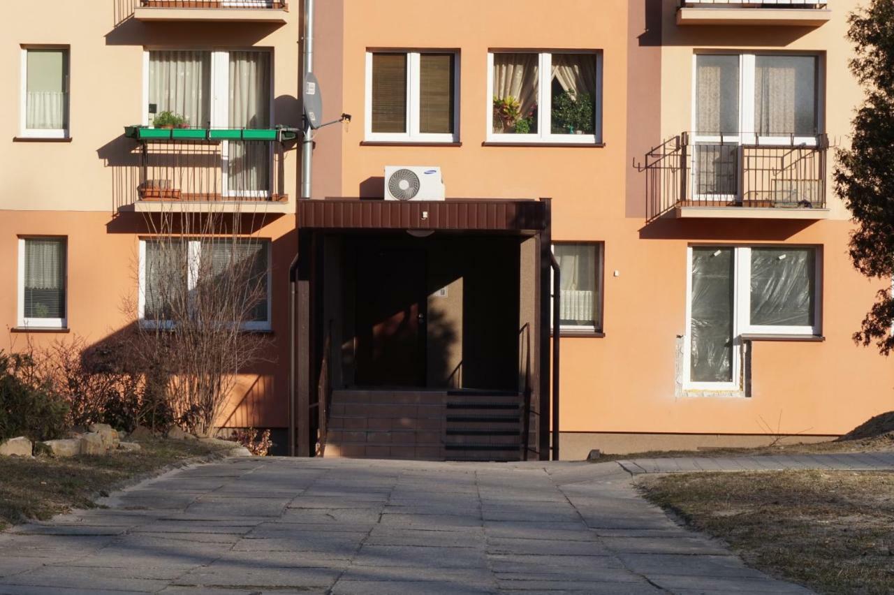 Przytulne I Atrakcyjne Mieszkanie Z Pelnym Wyposazeniem, Dwa Pokoje Skarzysko-Kamienna Luaran gambar